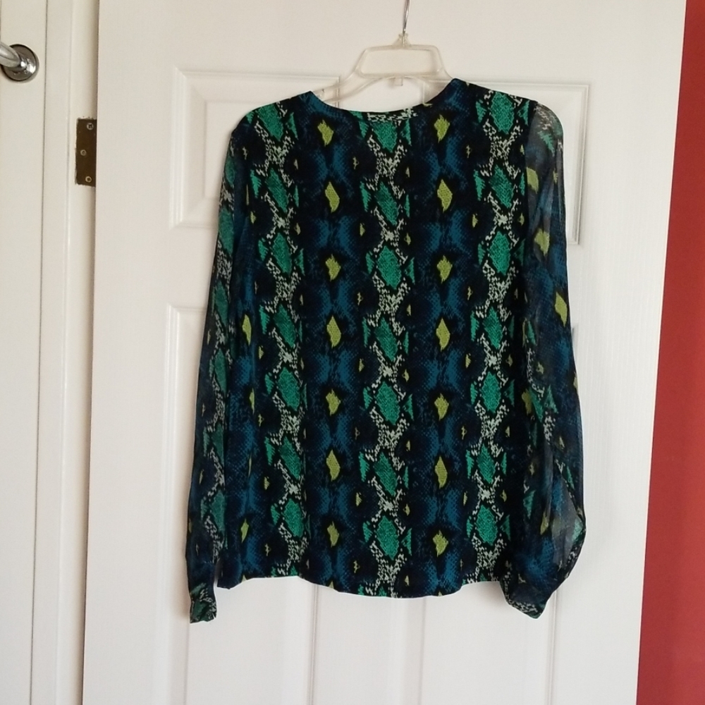 Shirt - Picture 2 of 6